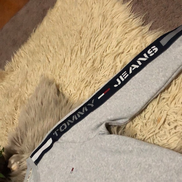 Tommy Hilfiger Crewneck Sweatshirt-Sz S-Gray with Spell-Out Sleeves-EUC - Picture 6 of 13